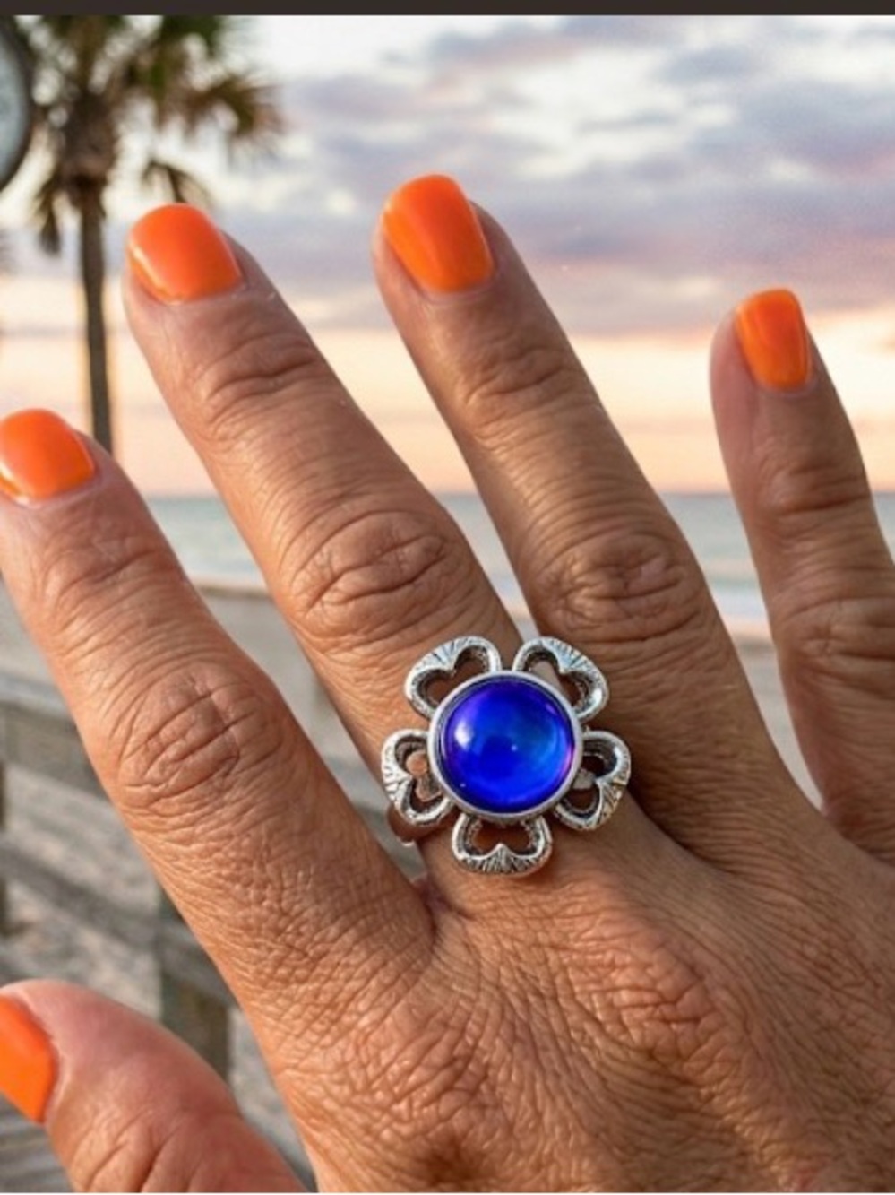 RETRO MOOD RING -FLORAL DESIGN w/ CHANGING COLOR STONE